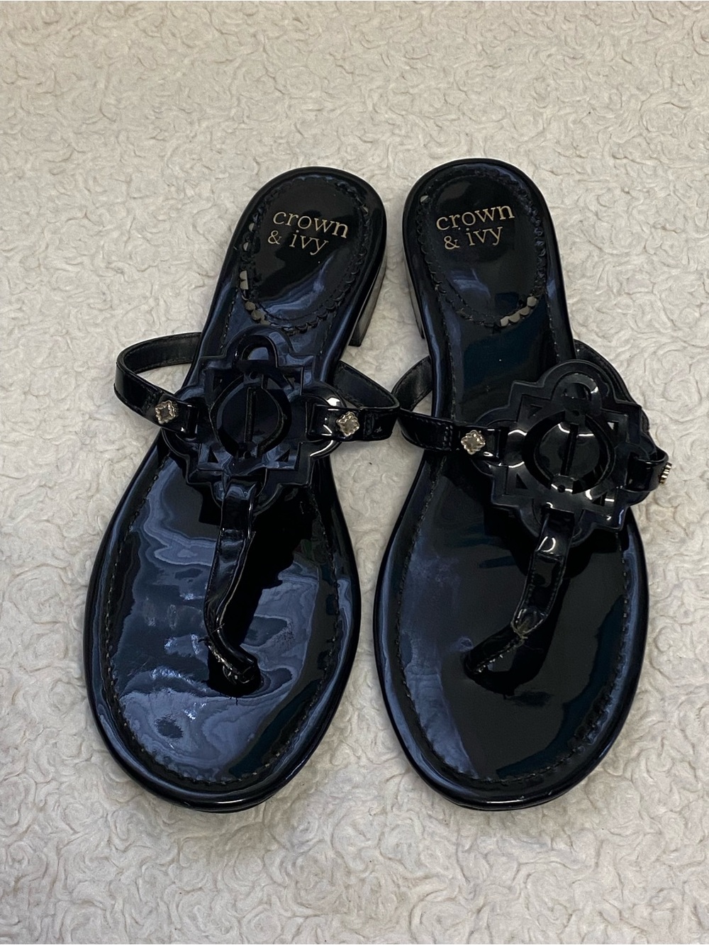Crown & Ivy Wylie Black Tong Sandal women’s size 9.5